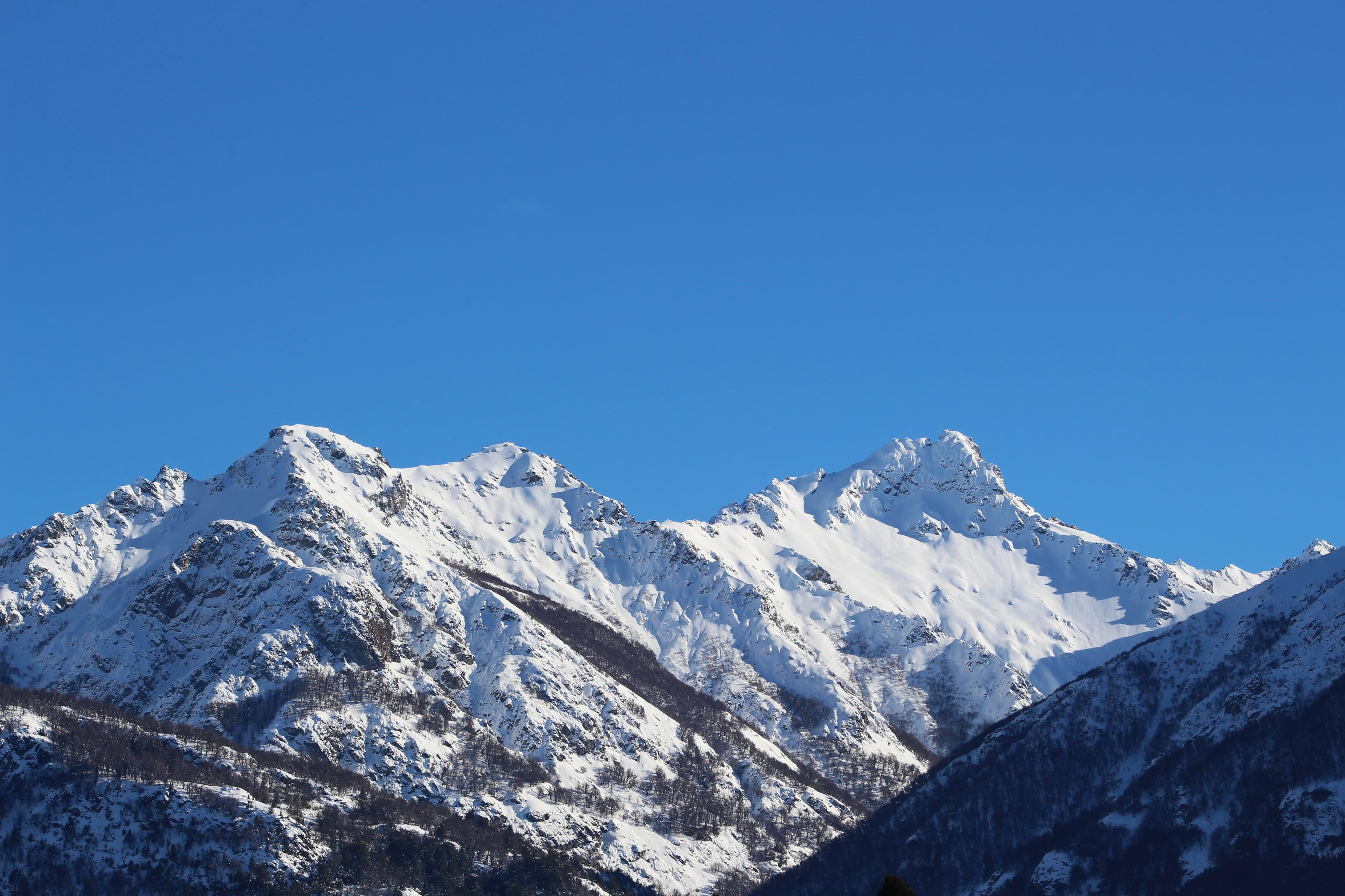 La Pilarica Lodge seen from a distance with snow